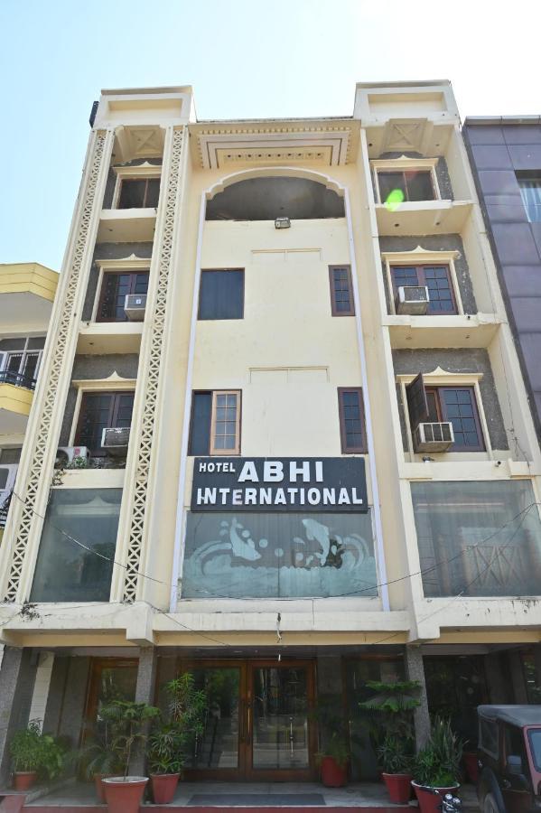 Hotel Abhi International Pathānkot Exteriör bild